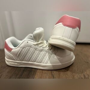 New Women’s Cream Light Pink Classic K-Swiss Low Shoe size 6